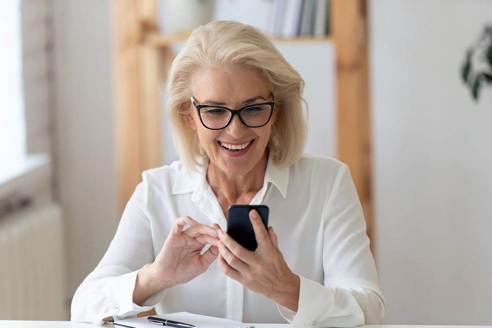Senior phone plans – Useful tips and best carriers