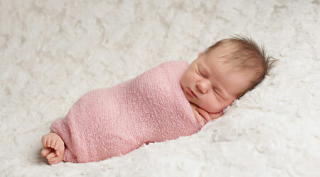 A short guide to swaddling and receiving blankets