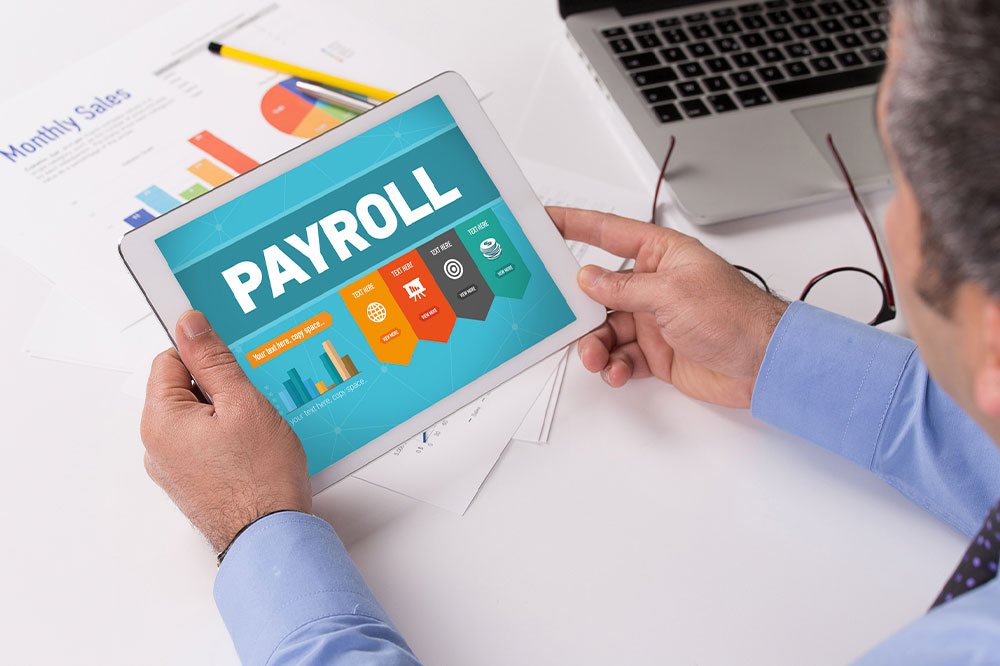 Benefits and factors to consider when choosing payroll software