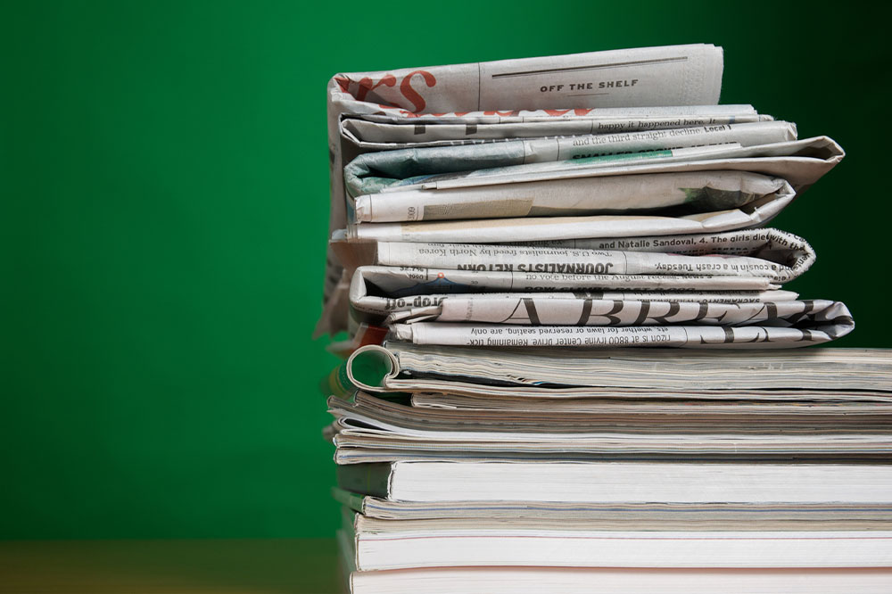 The roles and types of newspapers and magazines