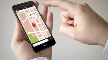 Key features of phone tracking apps and websites